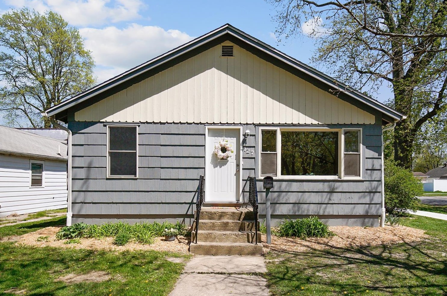 127 10th St, Porter, IN 46304-2124