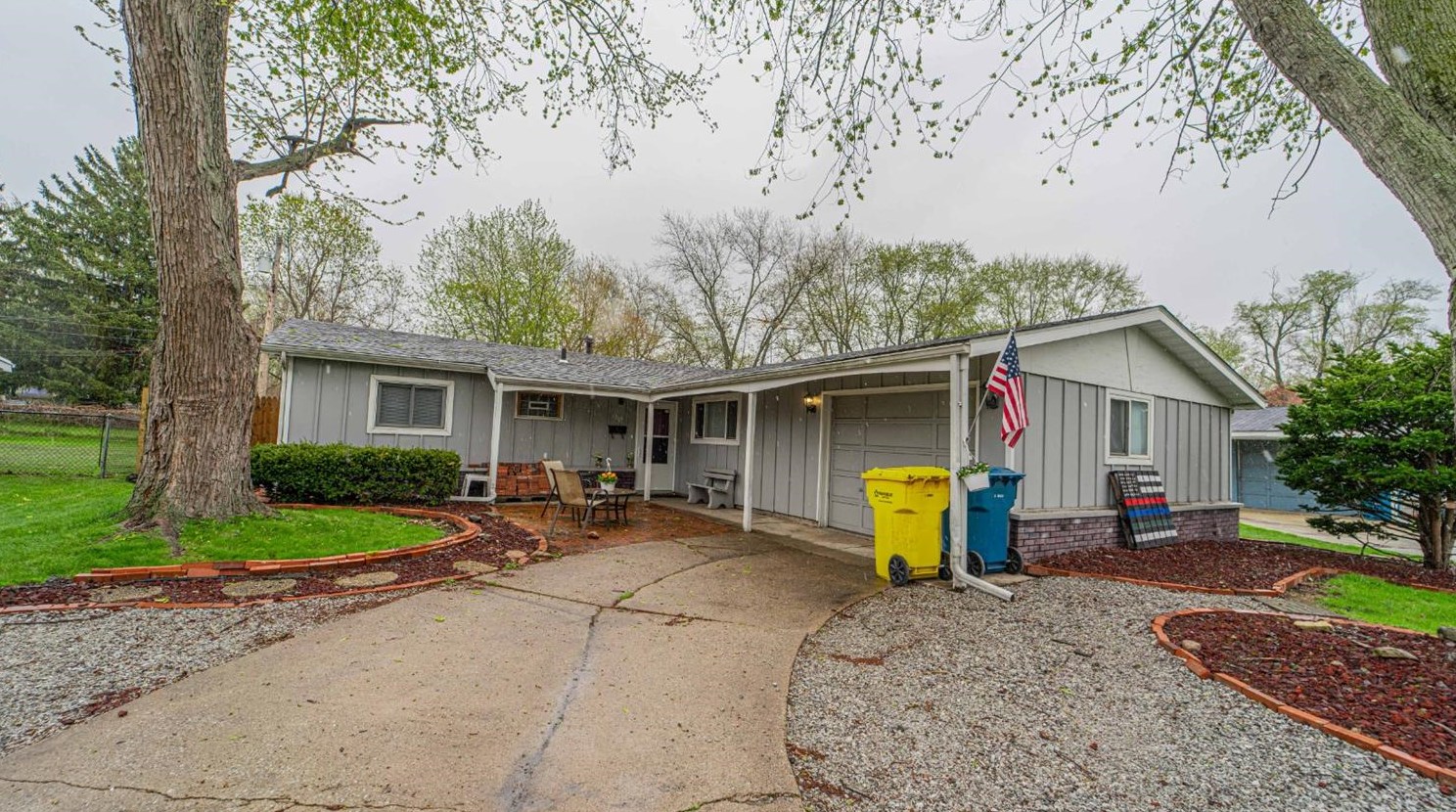 1301 Oakwood St, Griffith IN  46319-1850 exterior