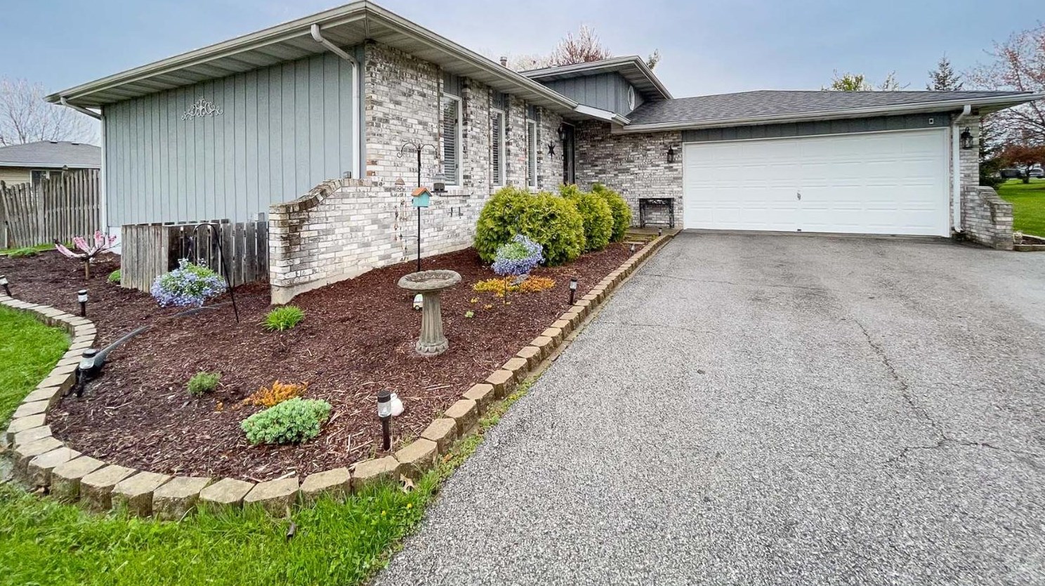 8559 Burr St, Crown Point, IN 46307