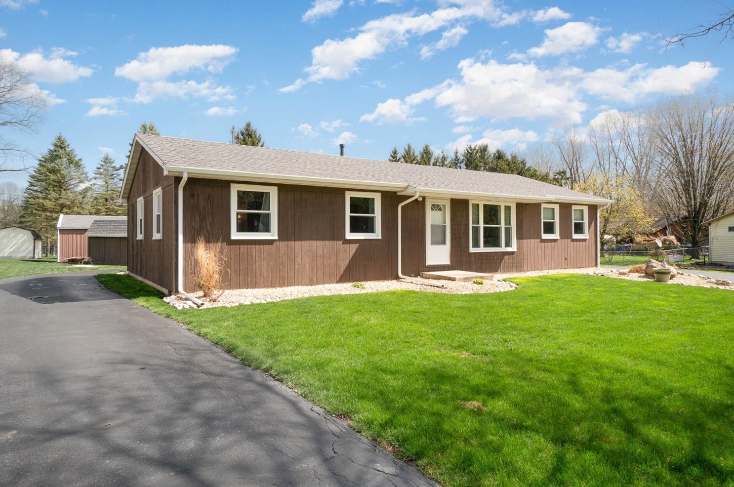 355 Marian Dr, Valpo, IN 46385
