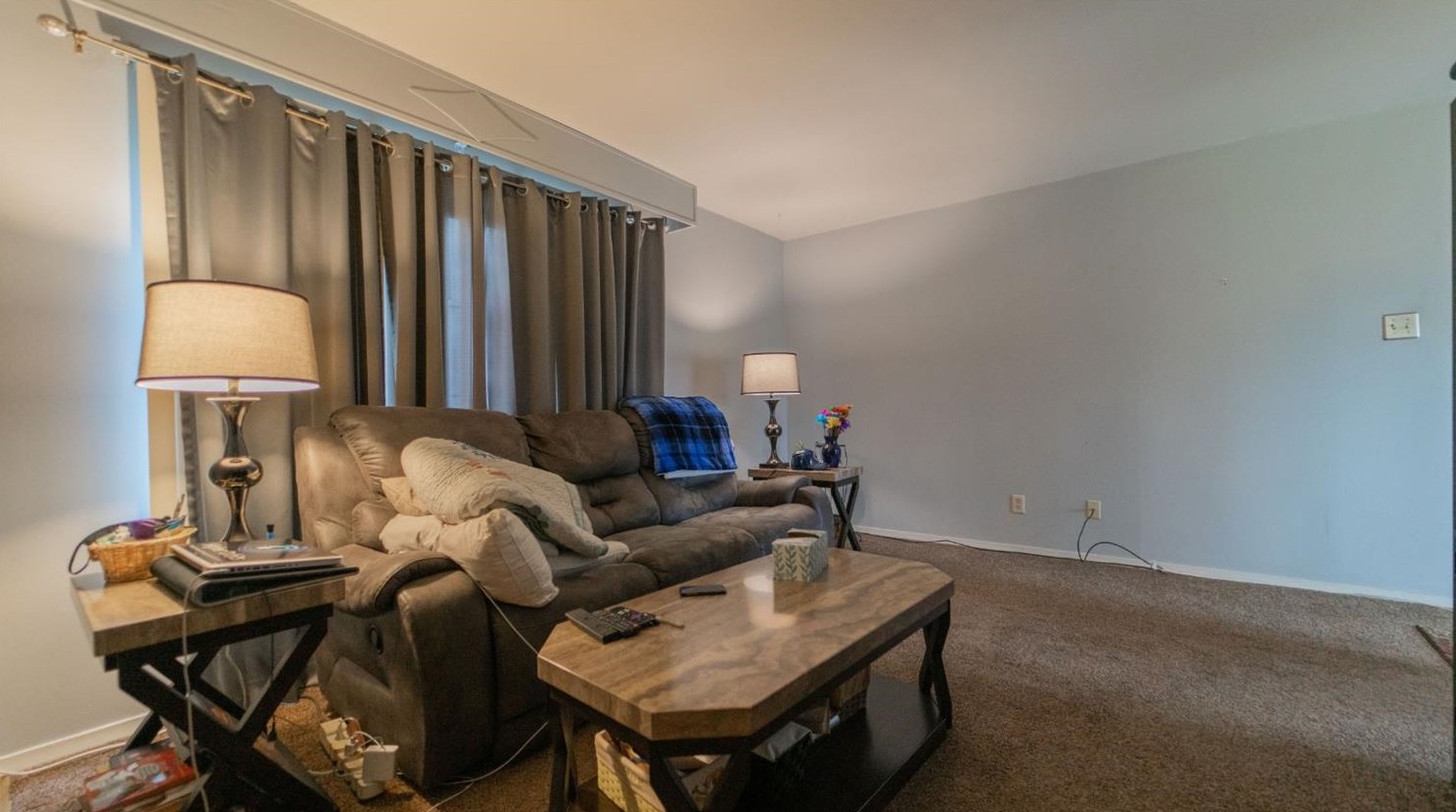 2836 Coral Dr, Hobart, IN 46342