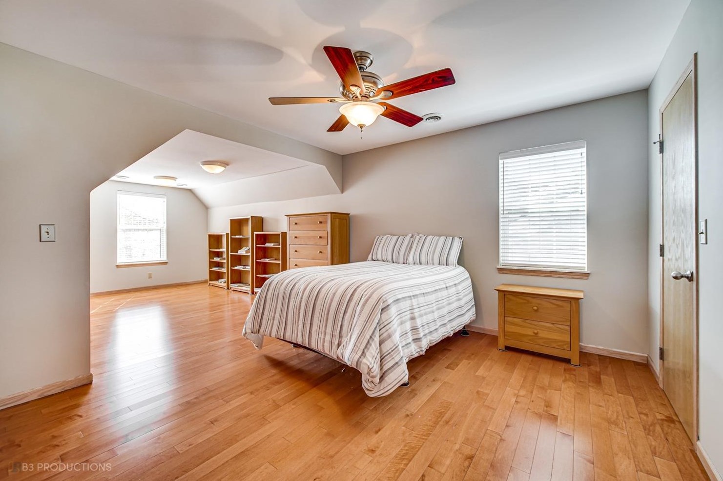 555 Lantern Walk, Valpo IN  46385-2980 exterior