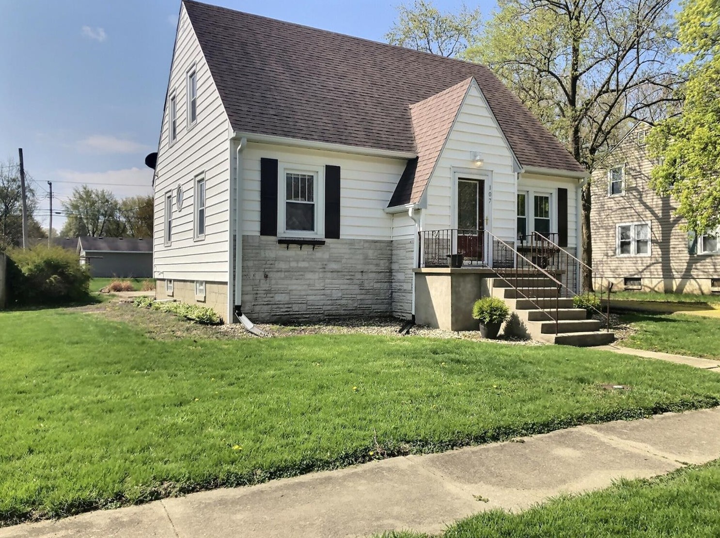 107 E Ray St, Kentland, IN 47951