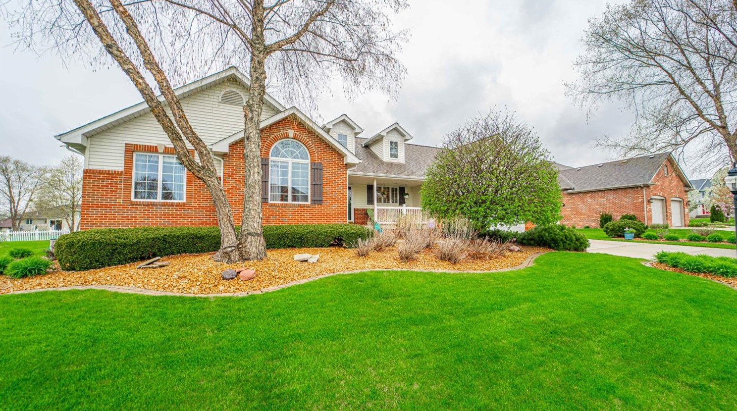 9156 Maple Dr, Dyer, IN 46373