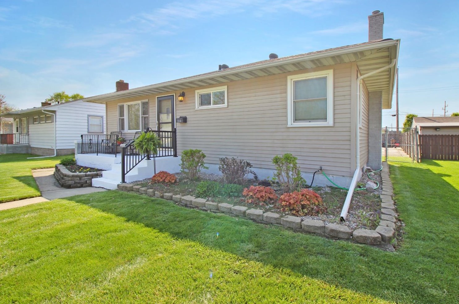 844 Woodside Dr, Griffith, IN 46319-2083
