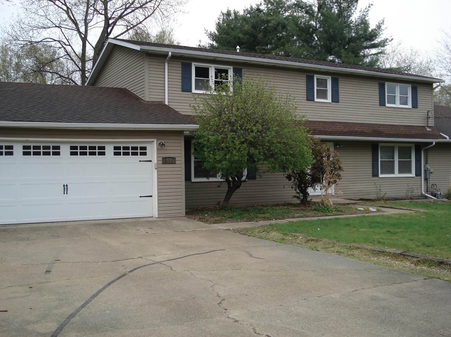 2095 W South Country Ln, Bass Lake, IN 46534