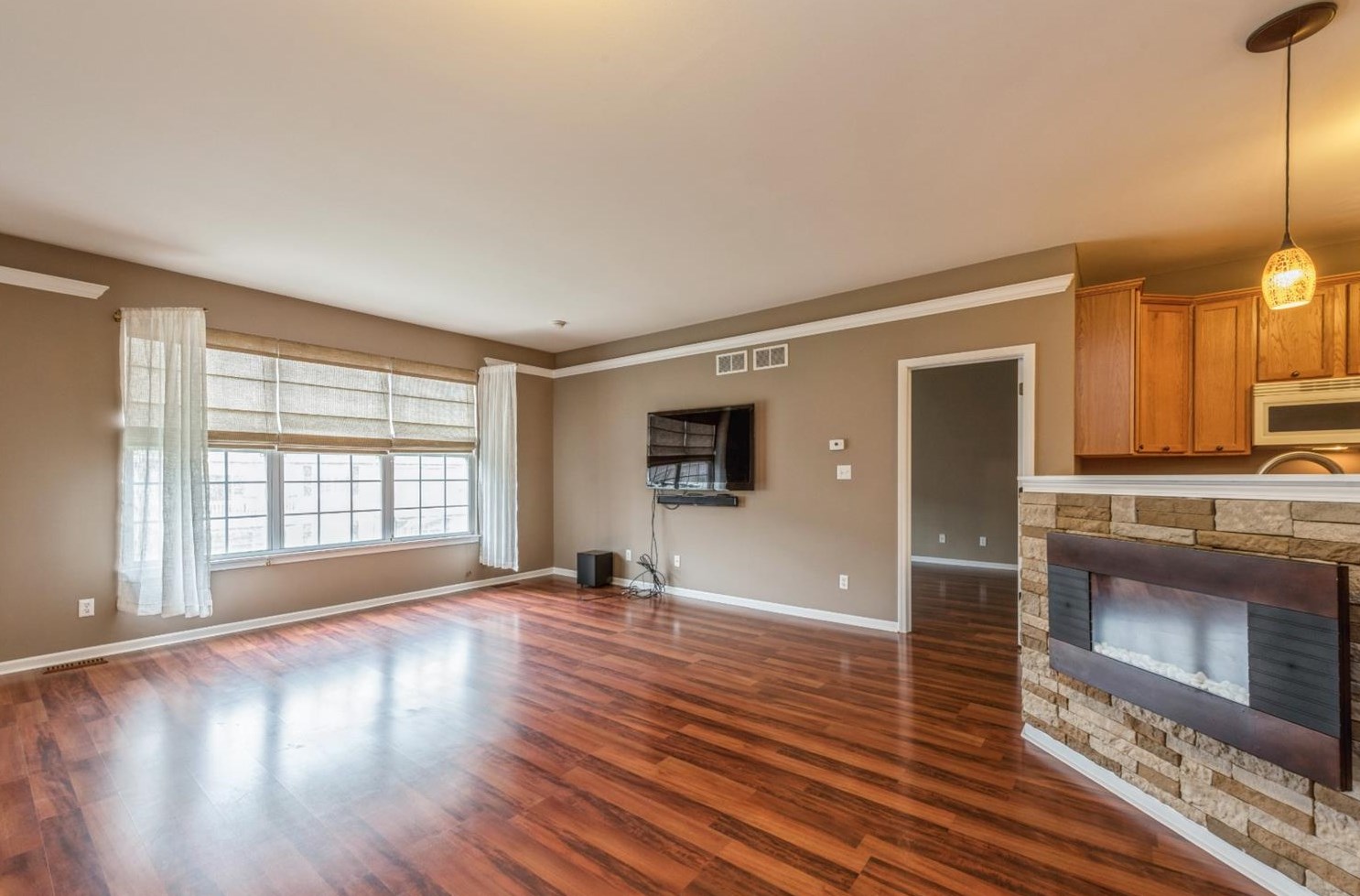 8683 Lake Hills Dr, Dyer, IN 46373
