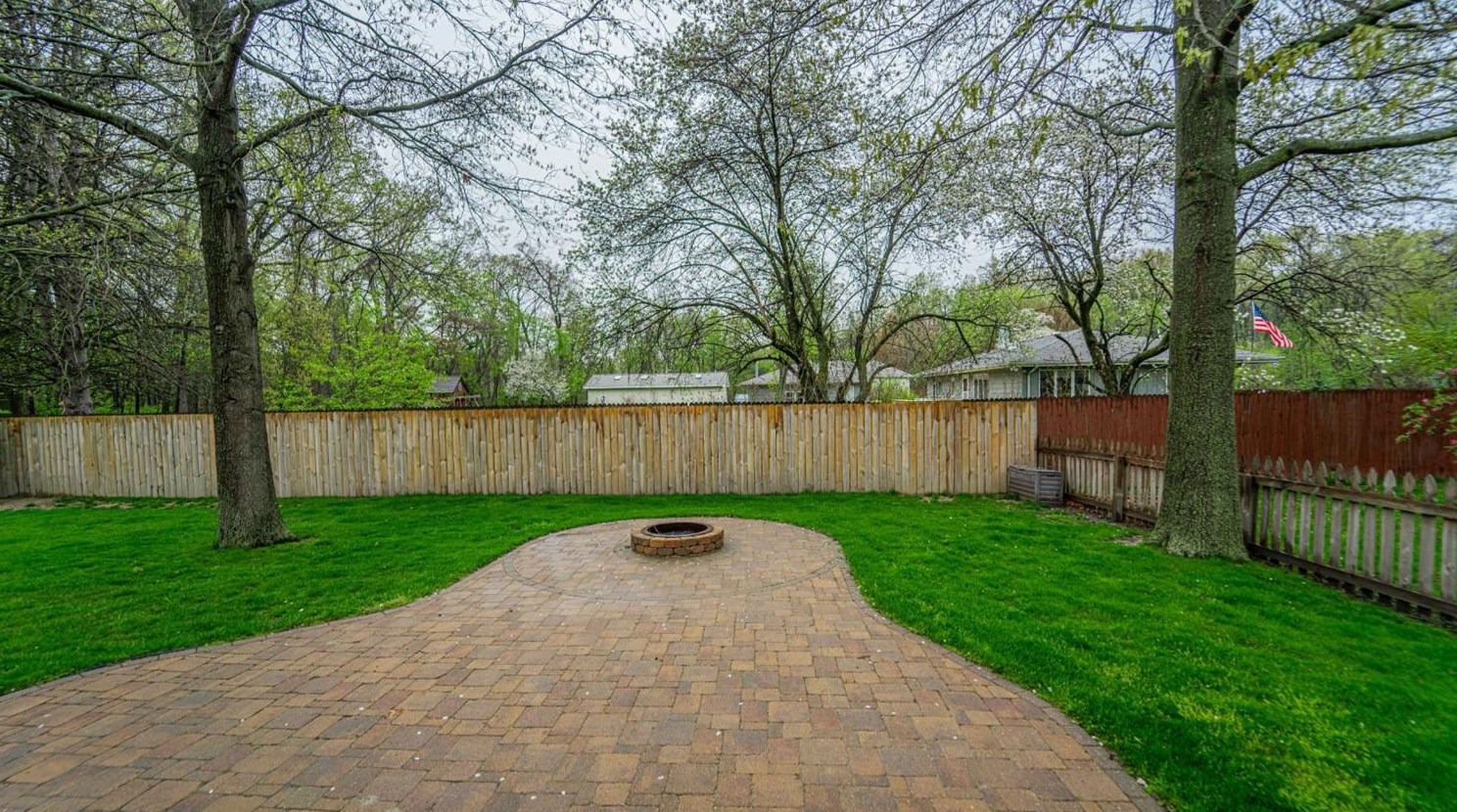 1282 Port Cove Dr, Porter IN  46304-9583 exterior