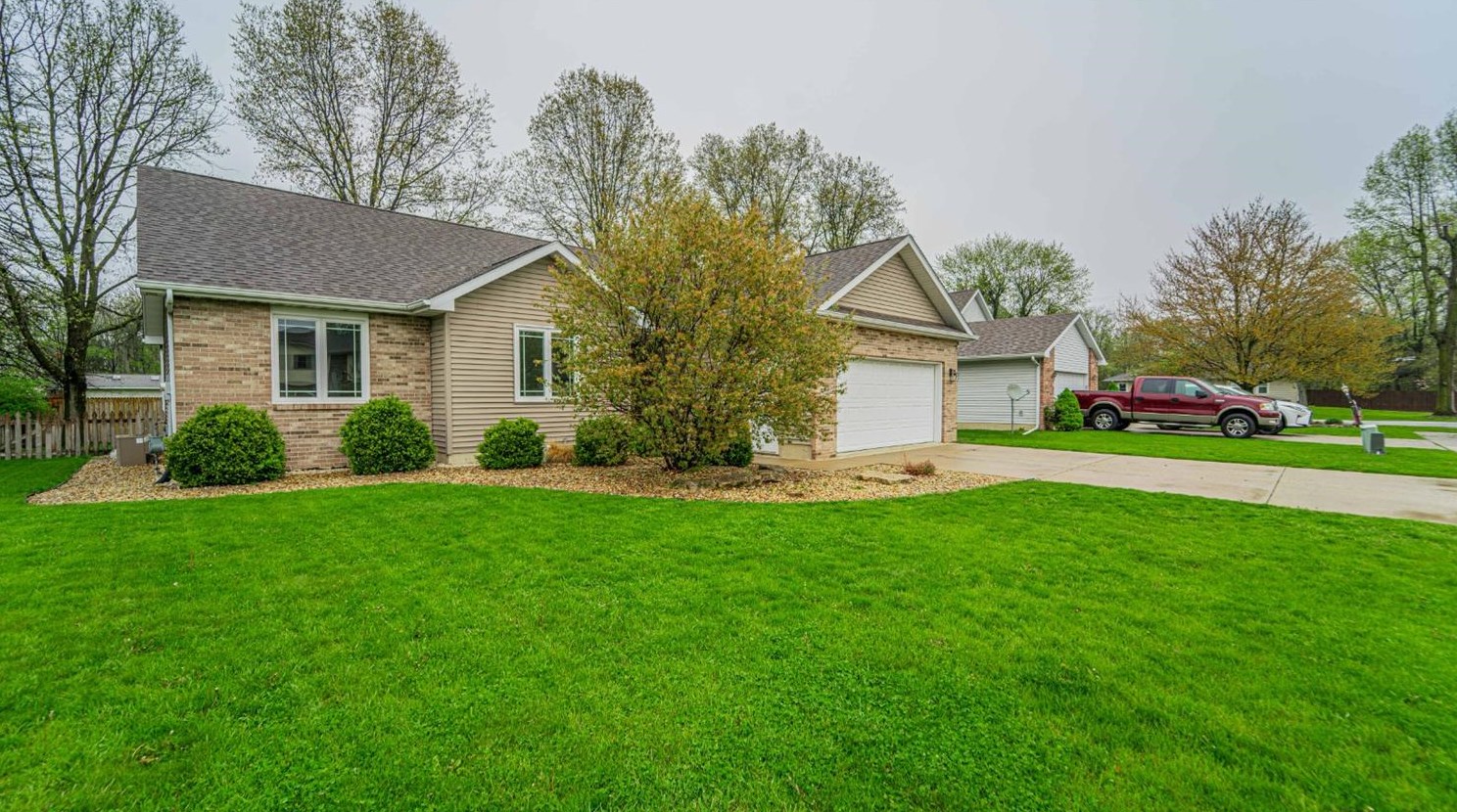 1282 Port Cove Dr, Porter, IN 46304-9583