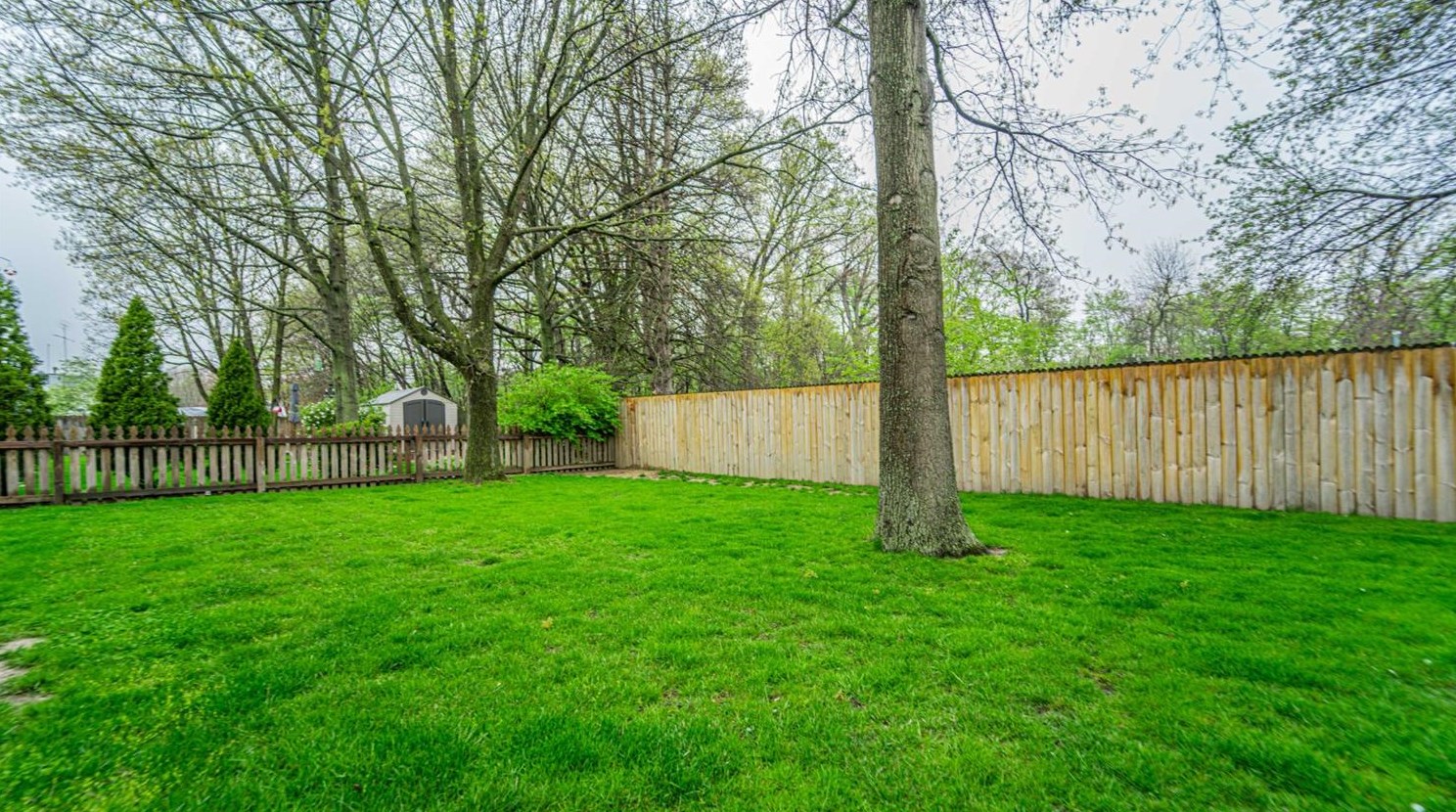 1282 Port Cove Dr, Porter IN  46304-9583 exterior