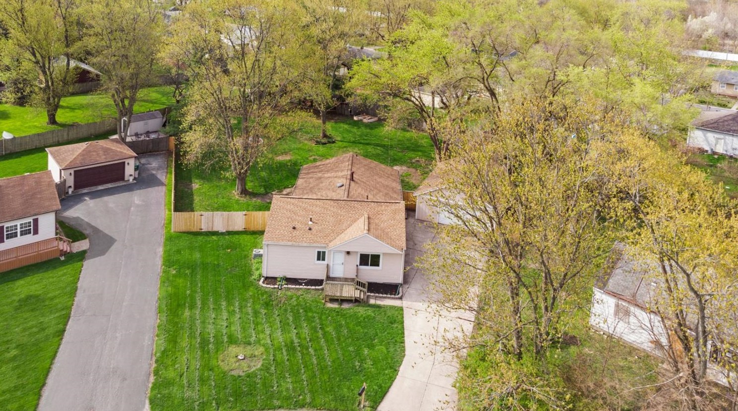 314 Oak Cir, Crown Point, IN 46307