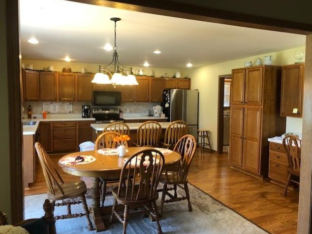 514 Elm St, Demotte, IN 46310-8469