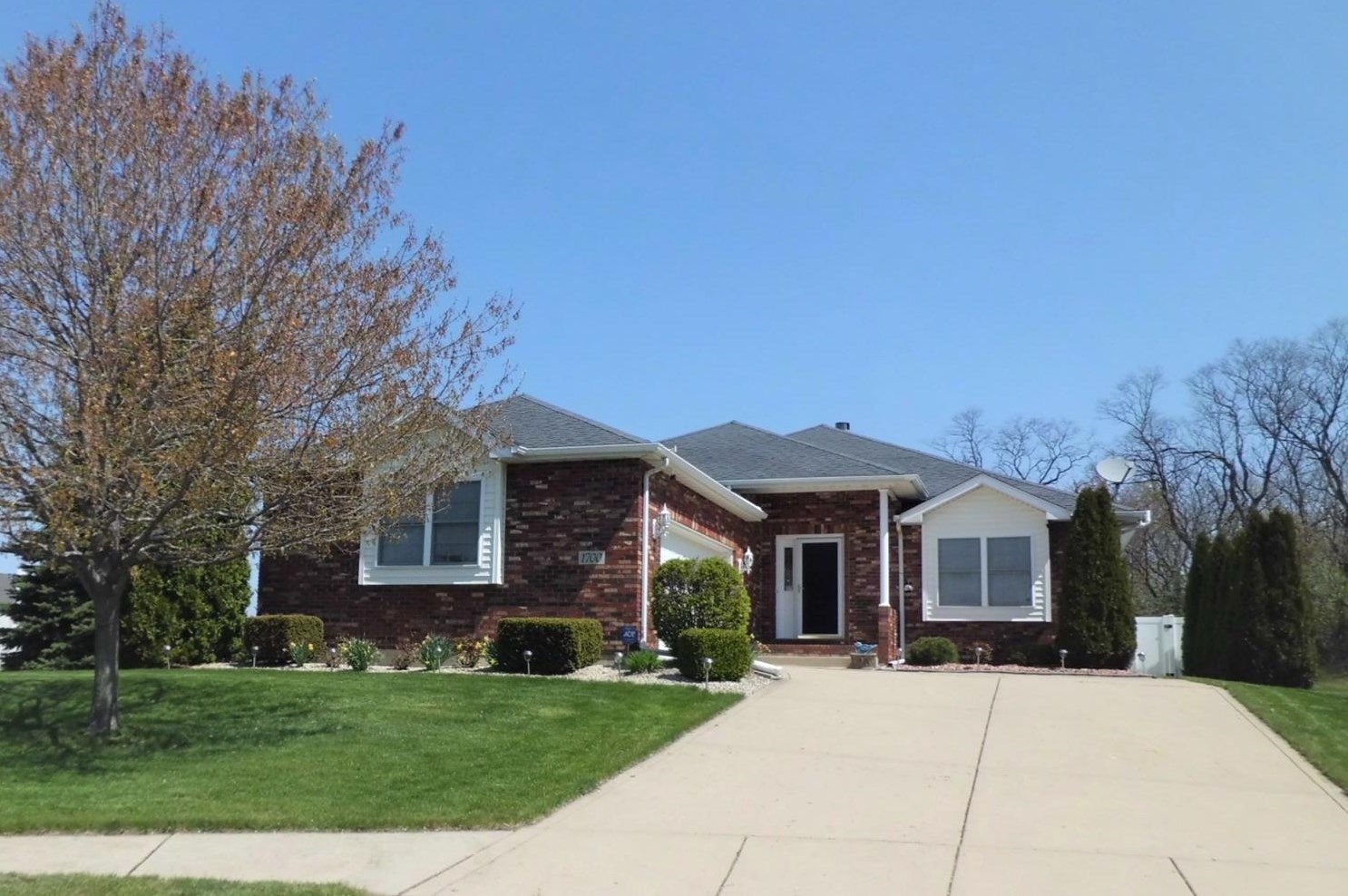 1700 Ravin Nest Ct, Crown Point, IN 46307