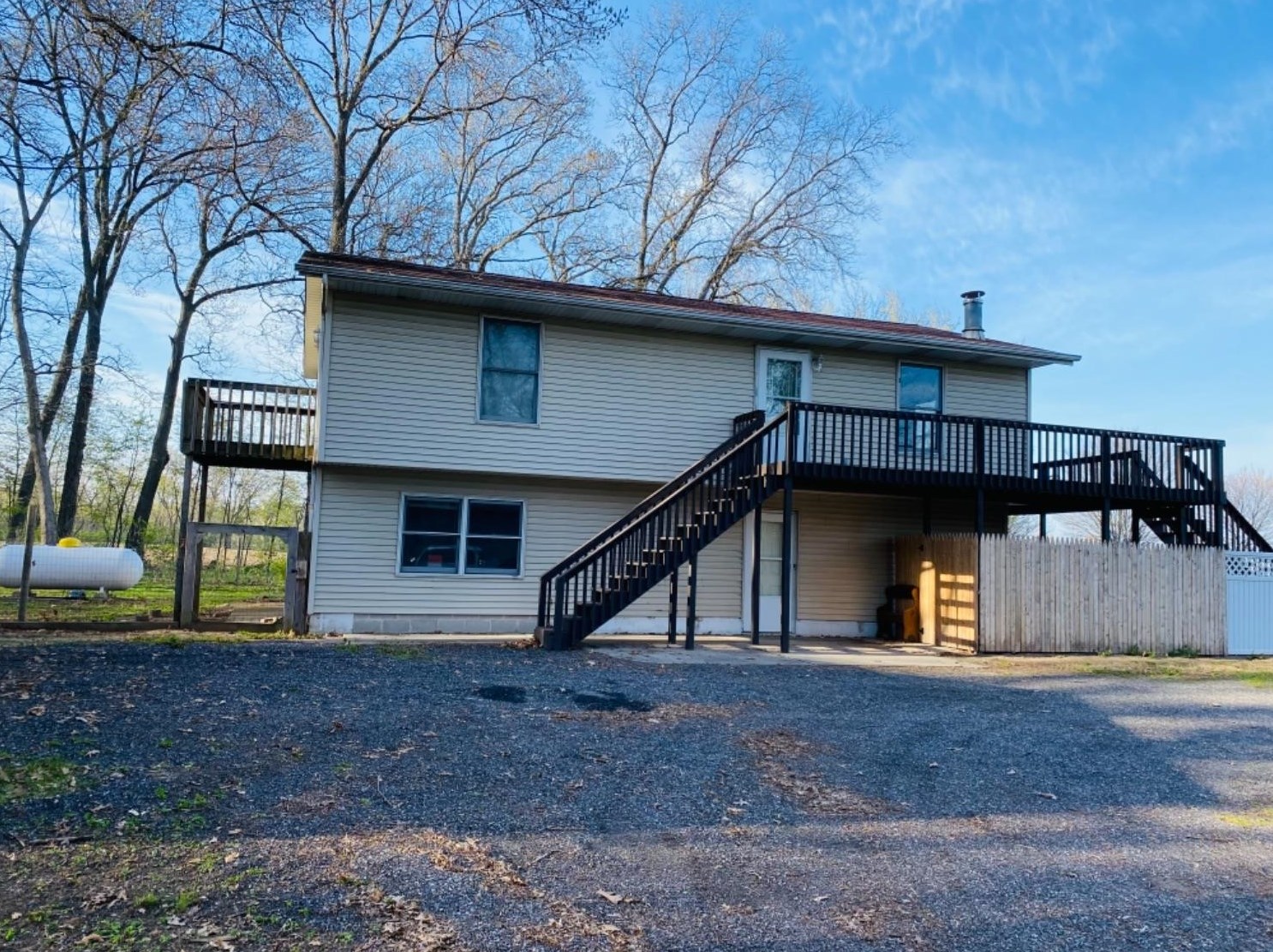 9966 Range Rd, Wellsboro, IN 46382-9754