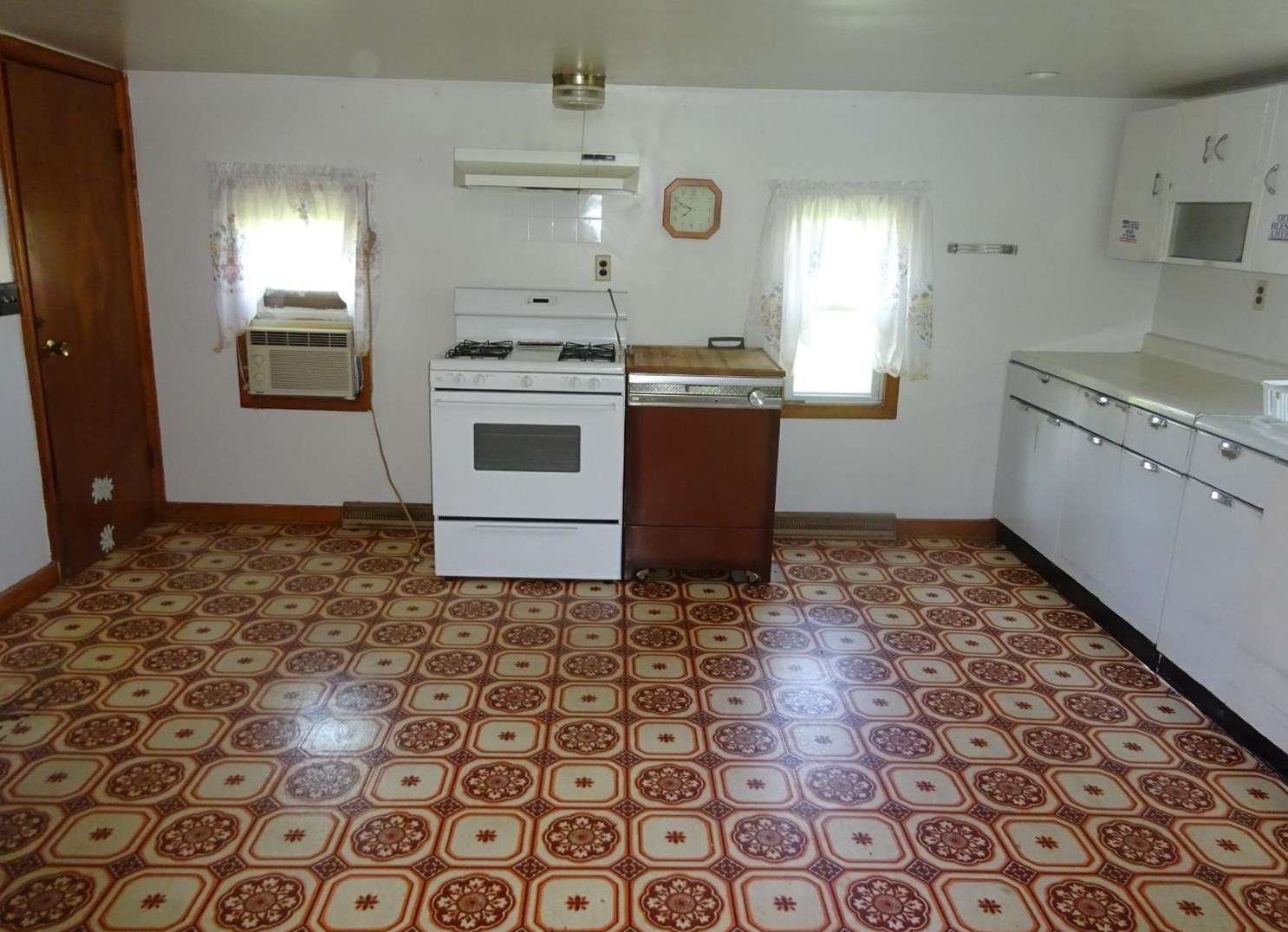 205 W Lambert St, Bass Lake, IN 46534