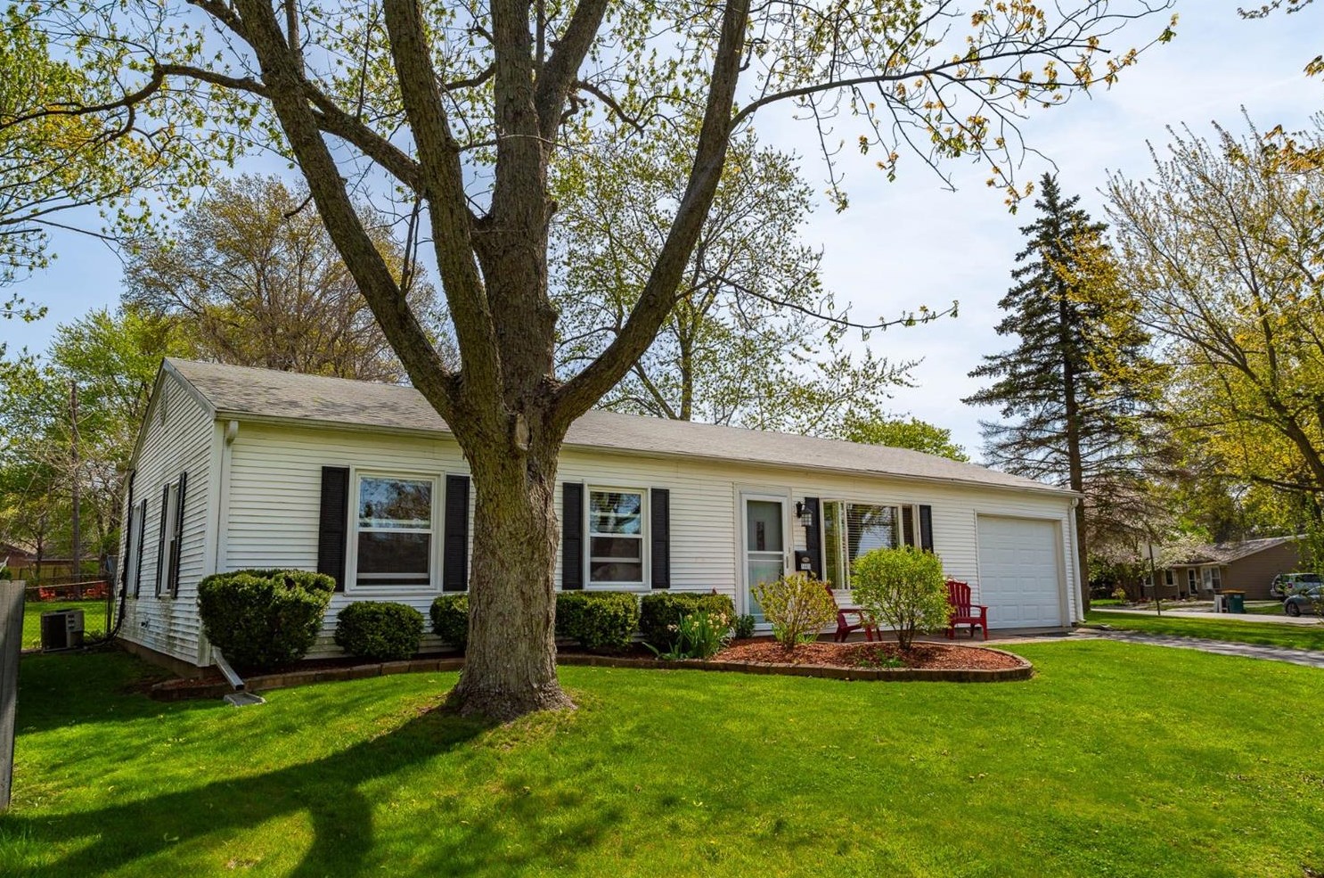 1603 Wood St, Valpo, IN 46383