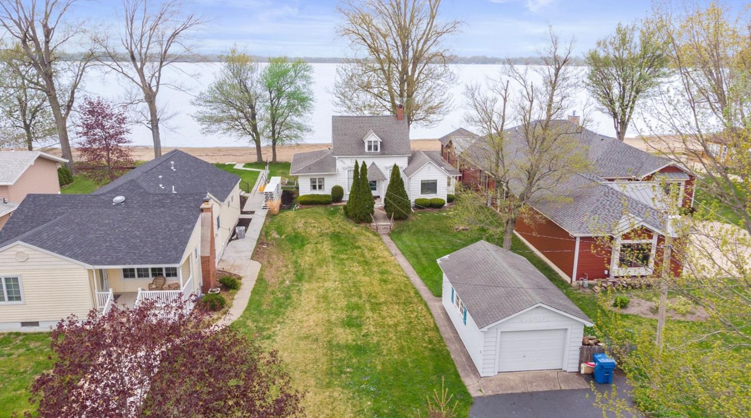 6425 S State Road 10, Bass Lake, IN 46534