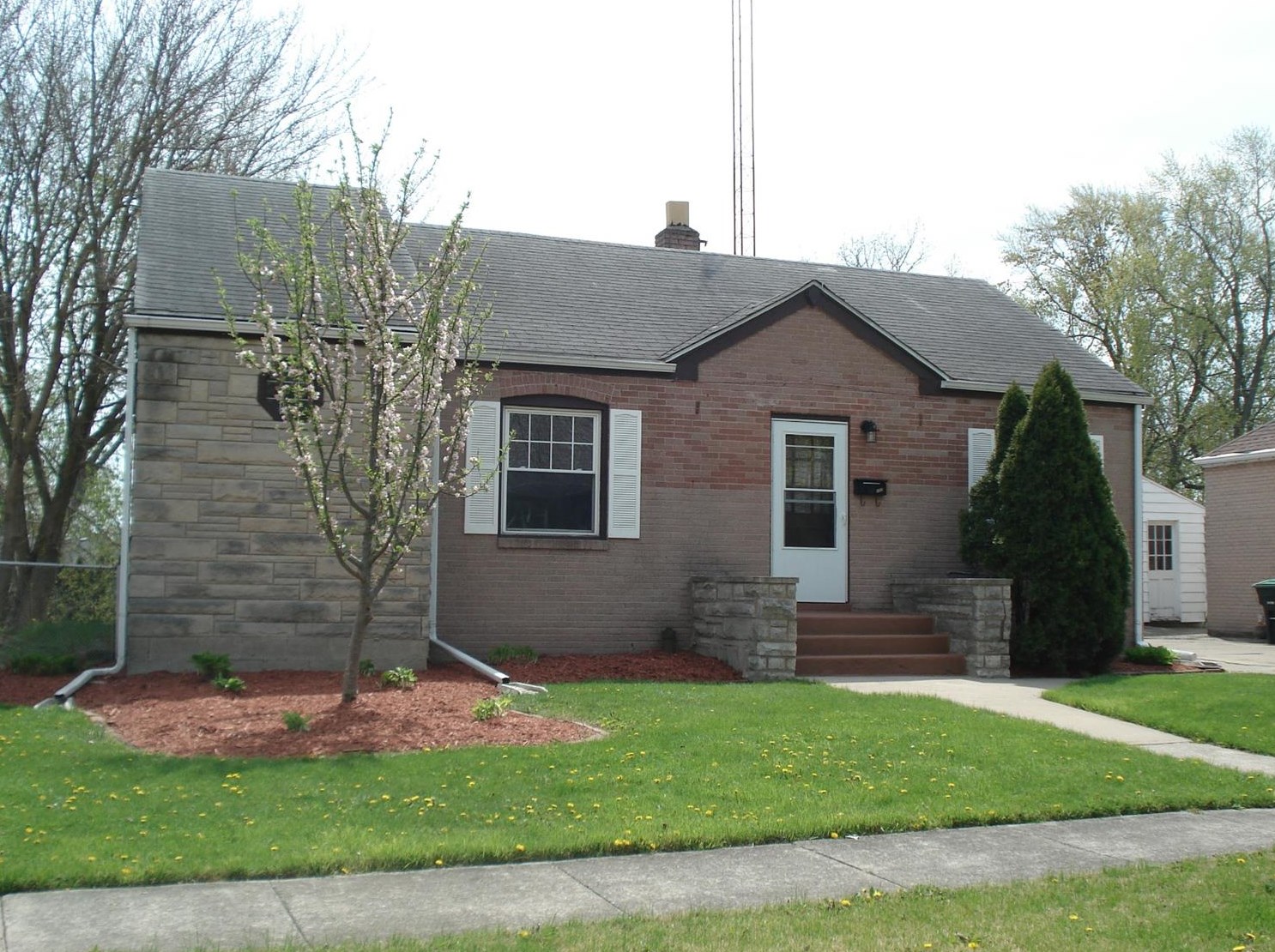 107 Beverly Ln, Hobart, IN 46342