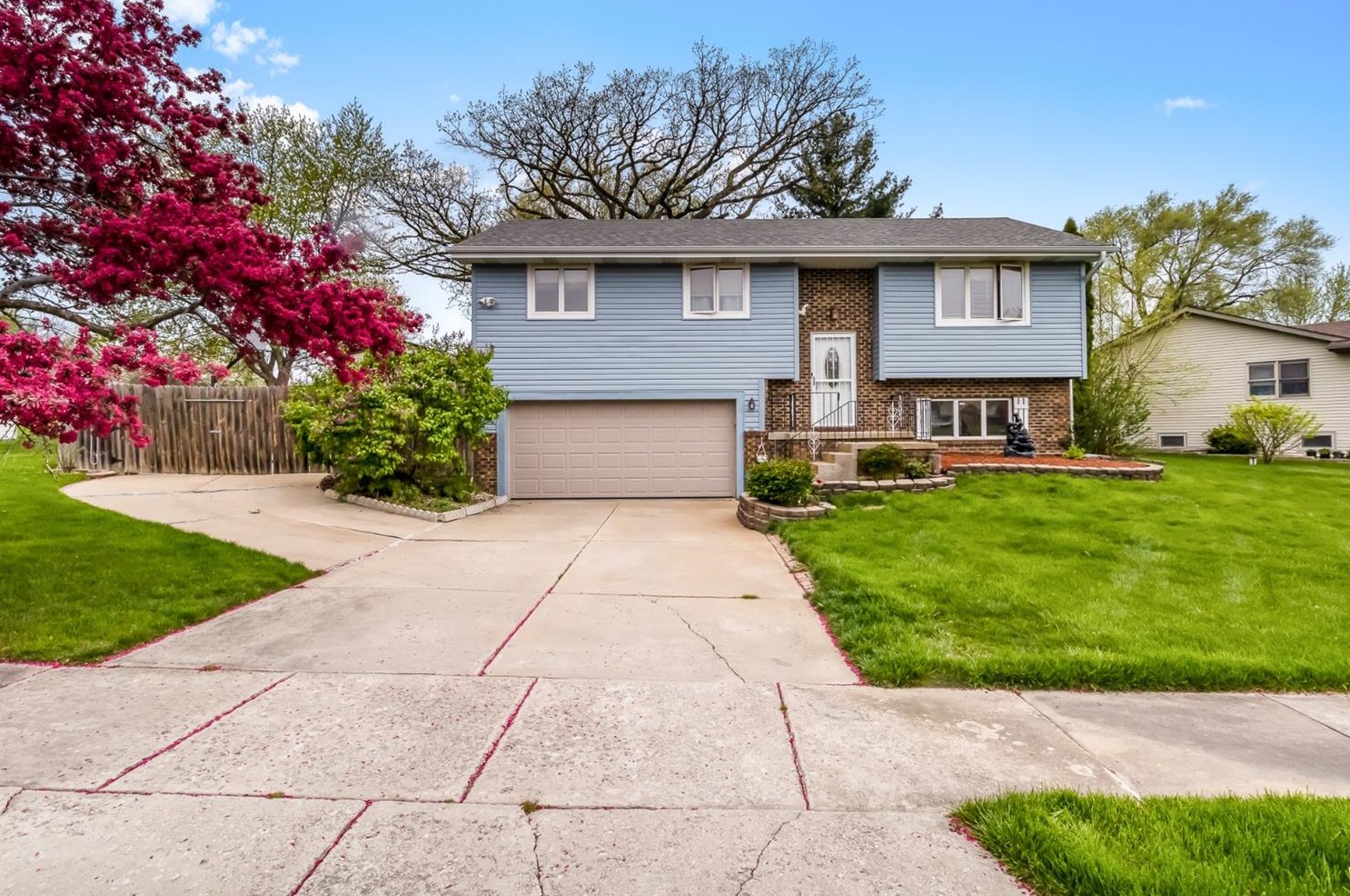 8718 Bell St, Crown Point, IN 46307