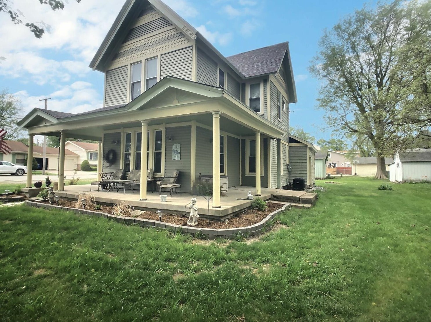202 Carroll St, Kentland, IN 47951-1125