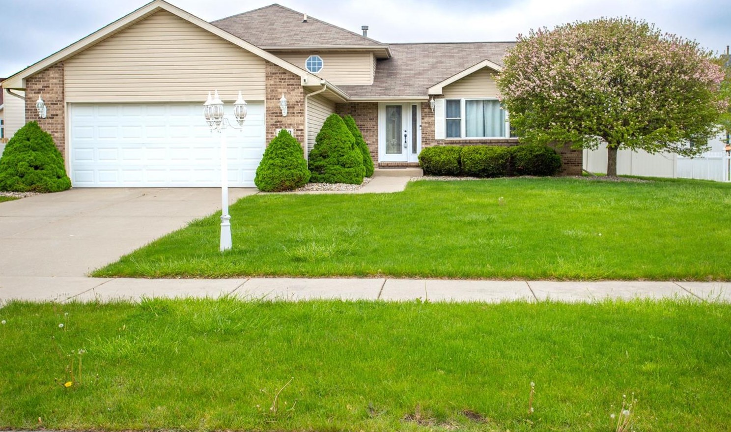 1250 Meadowbrook Dr, Crown Point, IN 46307