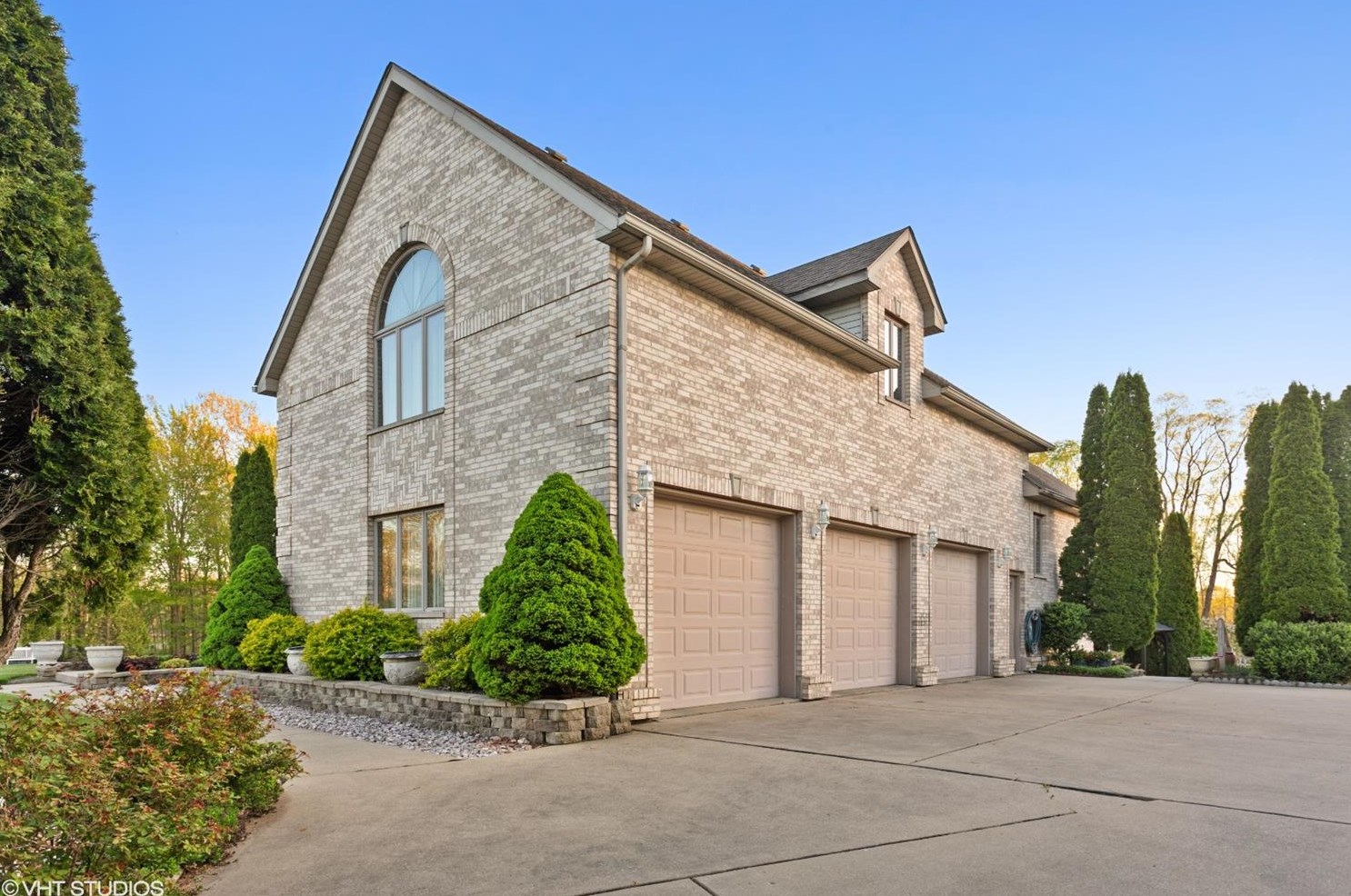 1220 Woodland Dr, Porter, IN 46304