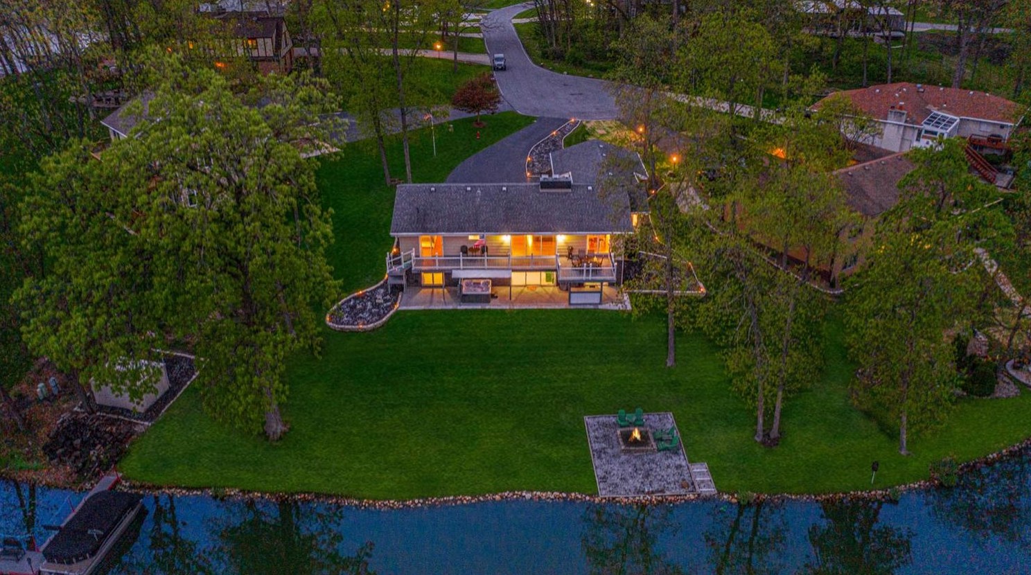 2426 Lakeshore Ct, Crown Point, IN 46307