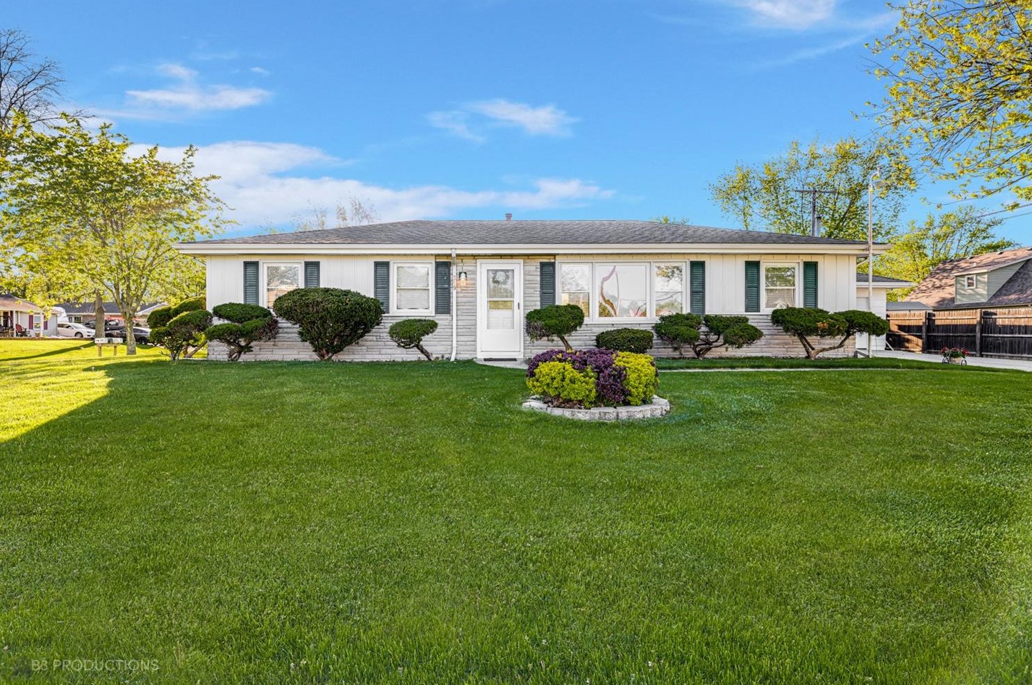 389 Cherryfield Dr, Valpo, IN 46385