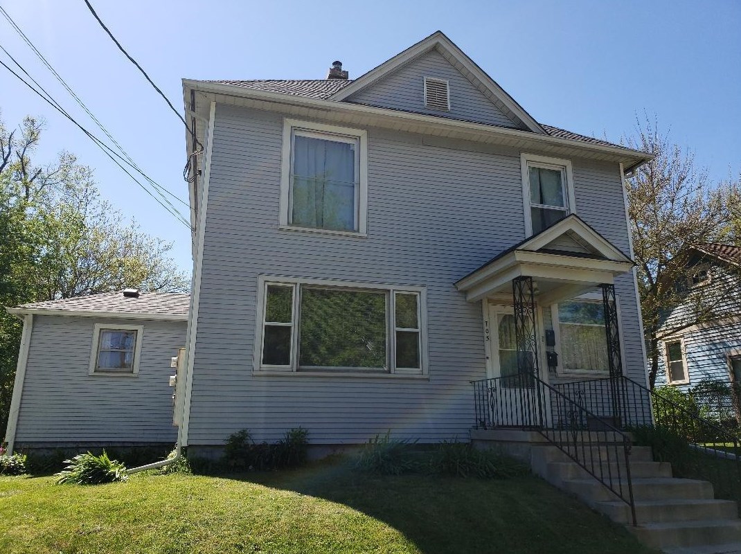 705 Napoleon St, Valpo, IN 46383