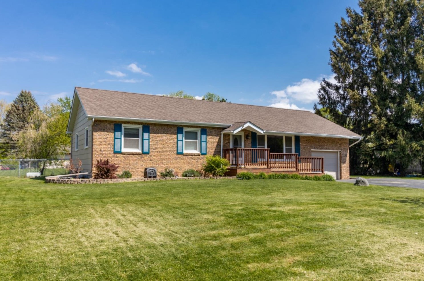 1229 Redbud Dr, Porter, IN 46304-2611