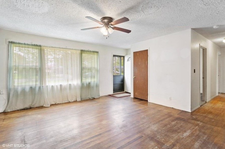 108 Grandview Ave, La Porte, IN 46350-6117