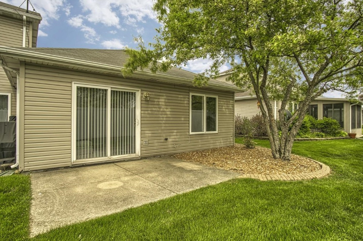 2248 Sandcastle Dr, Dyer, IN 46311