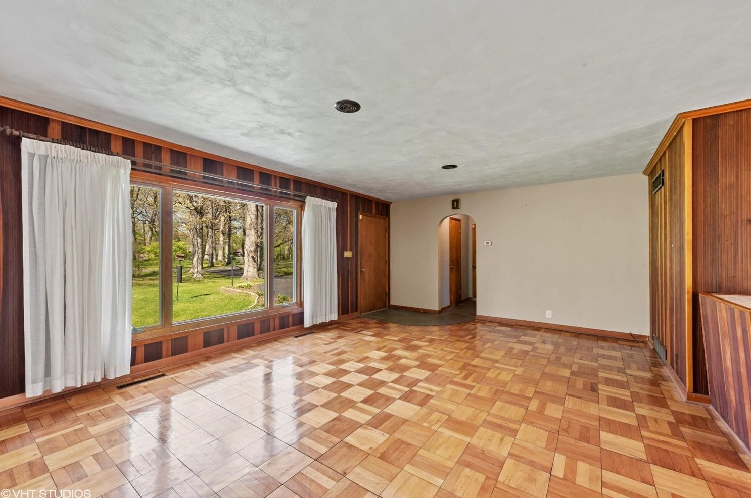 601 Graham Dr, Porter, IN 46304-1617