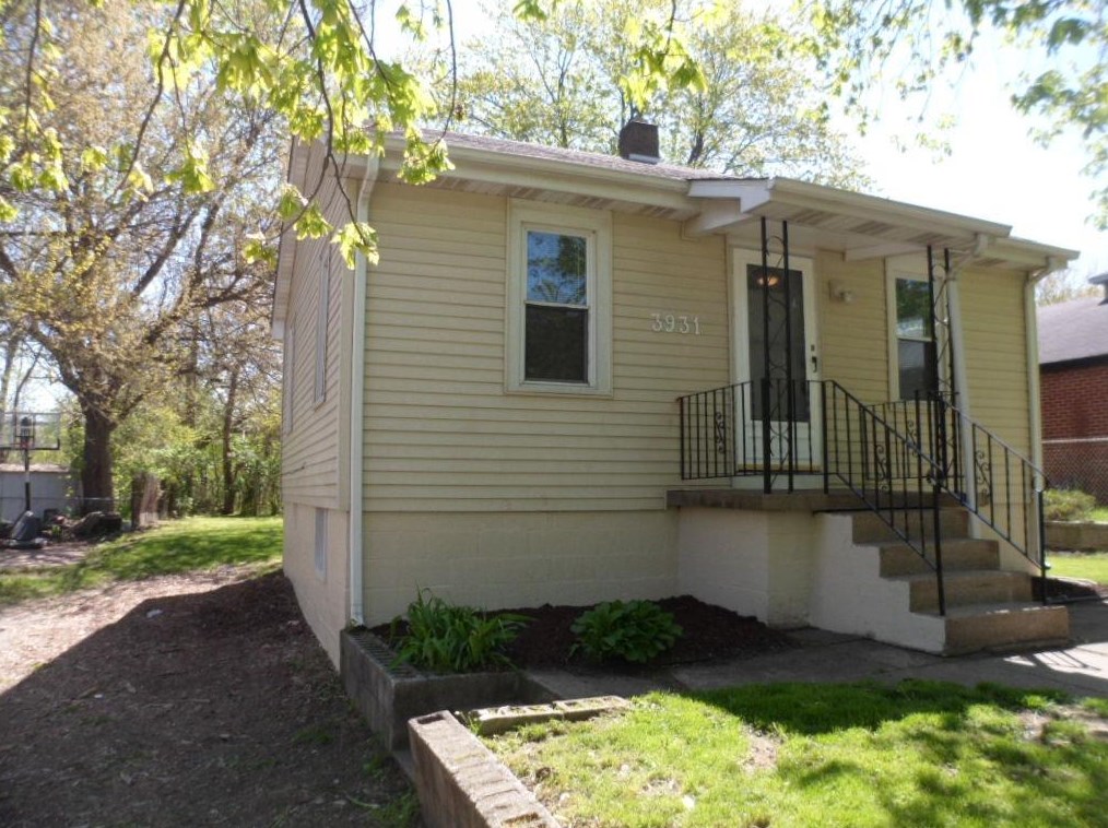 3931 Missouri St, Hobart, IN 46342