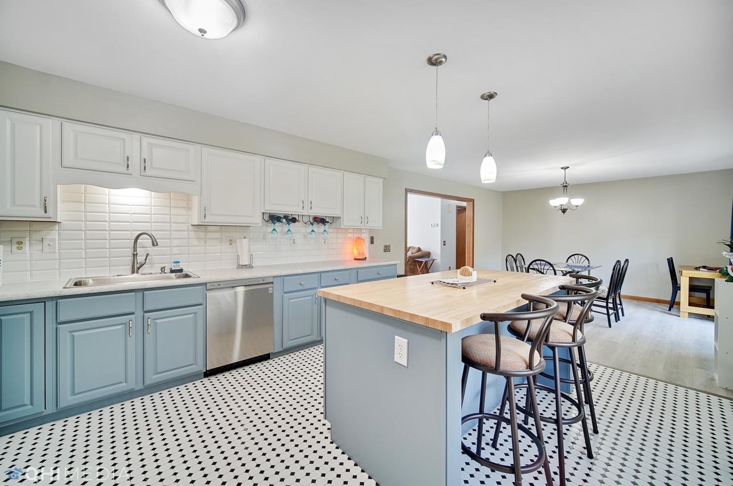 6041 Old Porter Rd, Portage, IN 46368