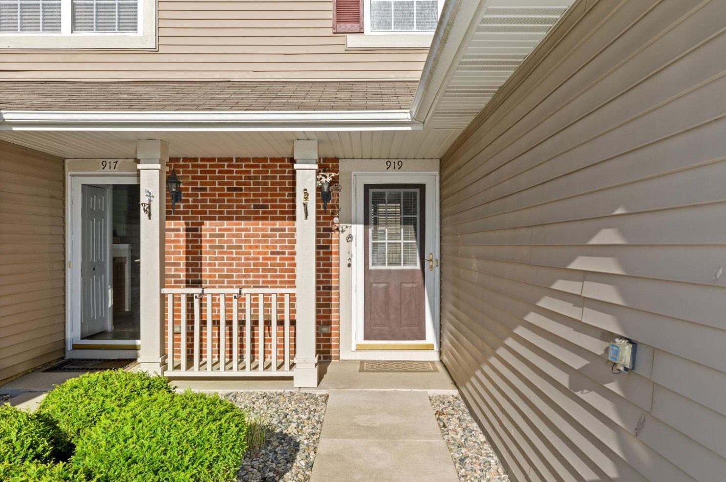 919 Flagstone Dr, Dyer, IN 46311