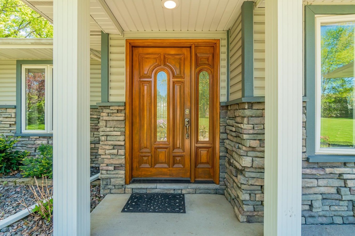 2711 E 10th St, Hobart, IN 46342