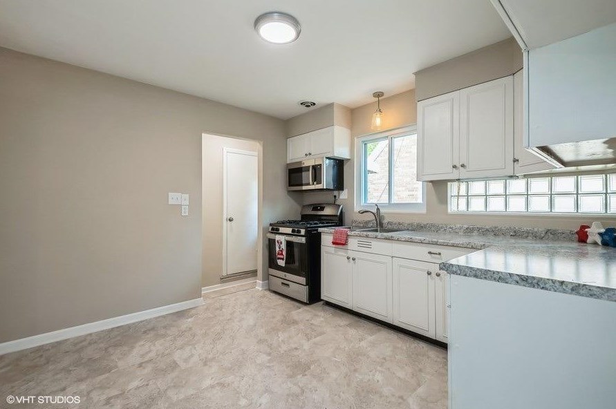 2433 Bonds Ave, South Bend, IN 46628-1901