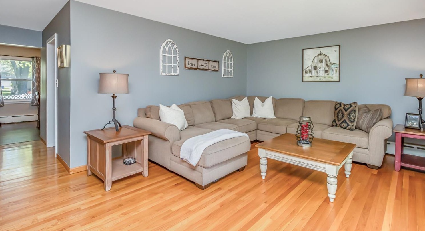 811 S East St, Crown Point, IN 46307