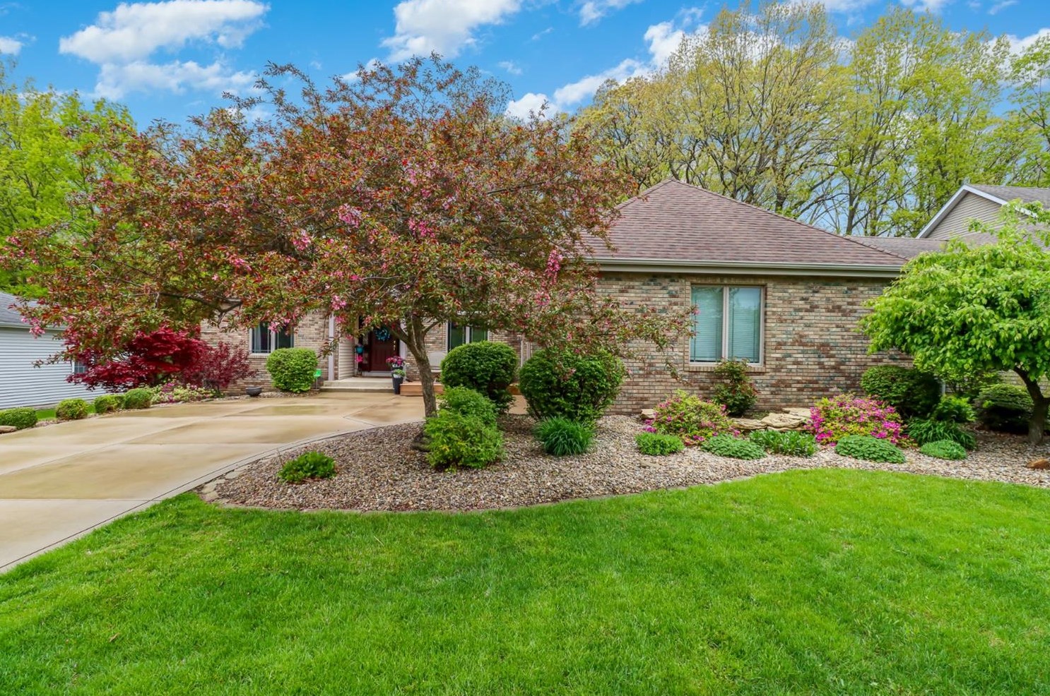 1255 Waterside Ln, Crown Point, IN 46307