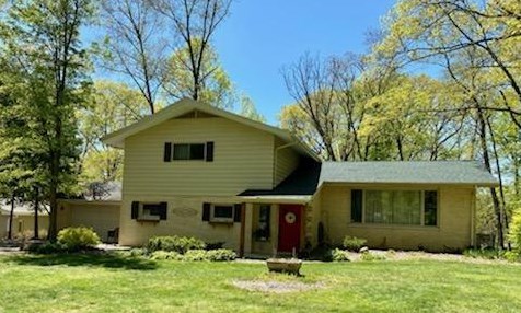 1958 Lawndale Dr, Valpo, IN 46383