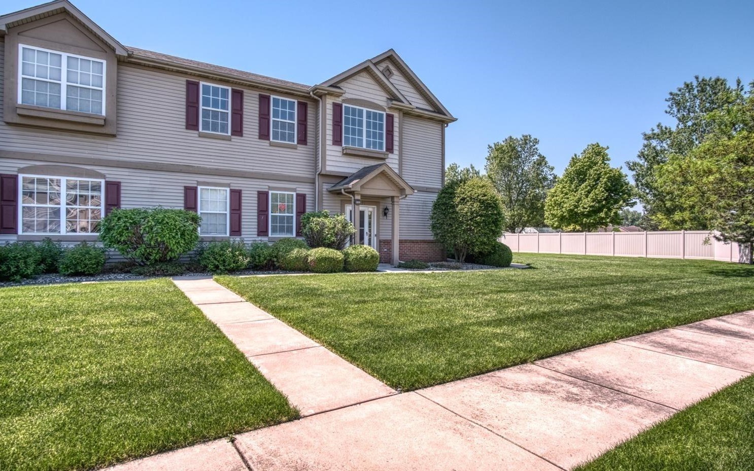 1195 Auburn Meadow Ln, Schererville IN  46375-1381 exterior