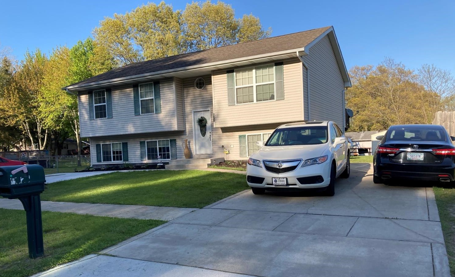 3035 Howard St, Hobart, IN 46342