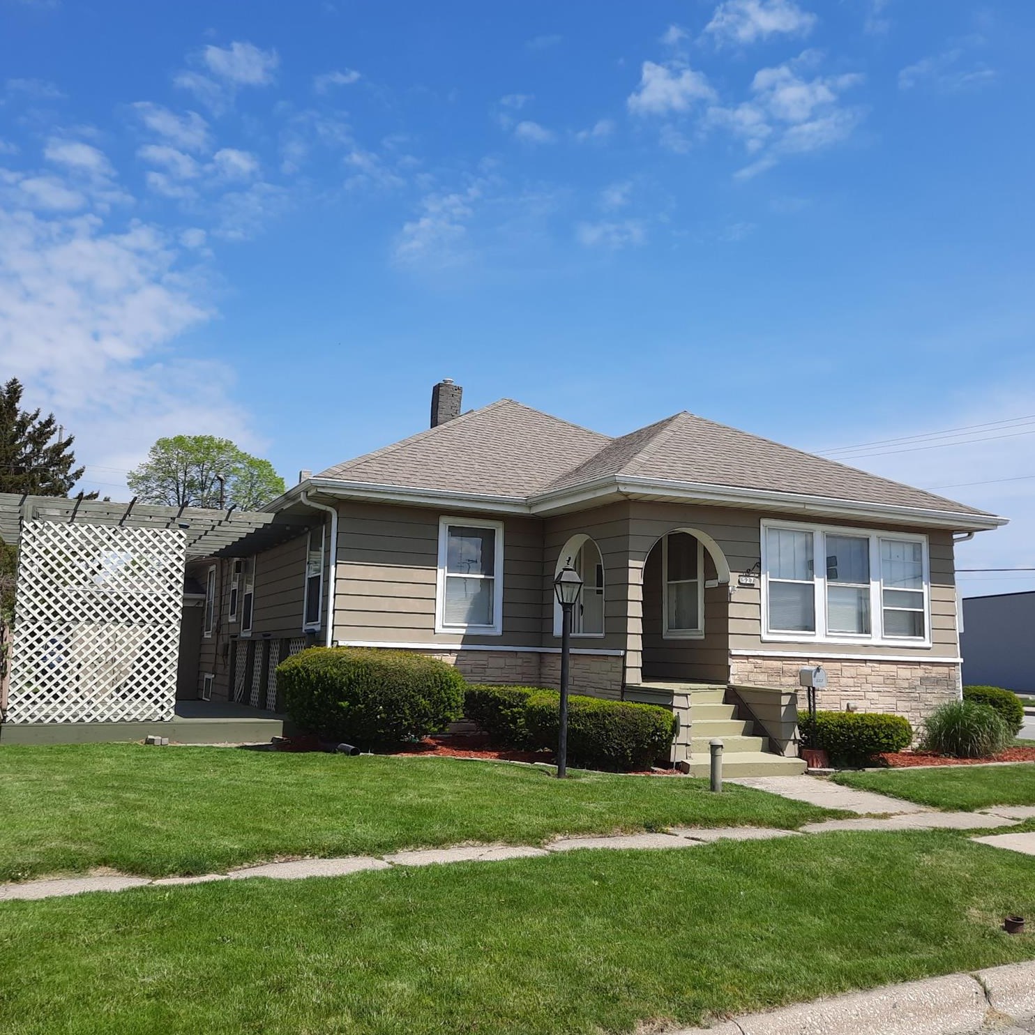 527 Grove St, La Porte, IN 46350-2634