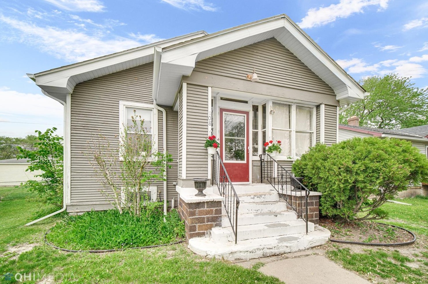 108 N Delaware St, Hobart, IN 46342