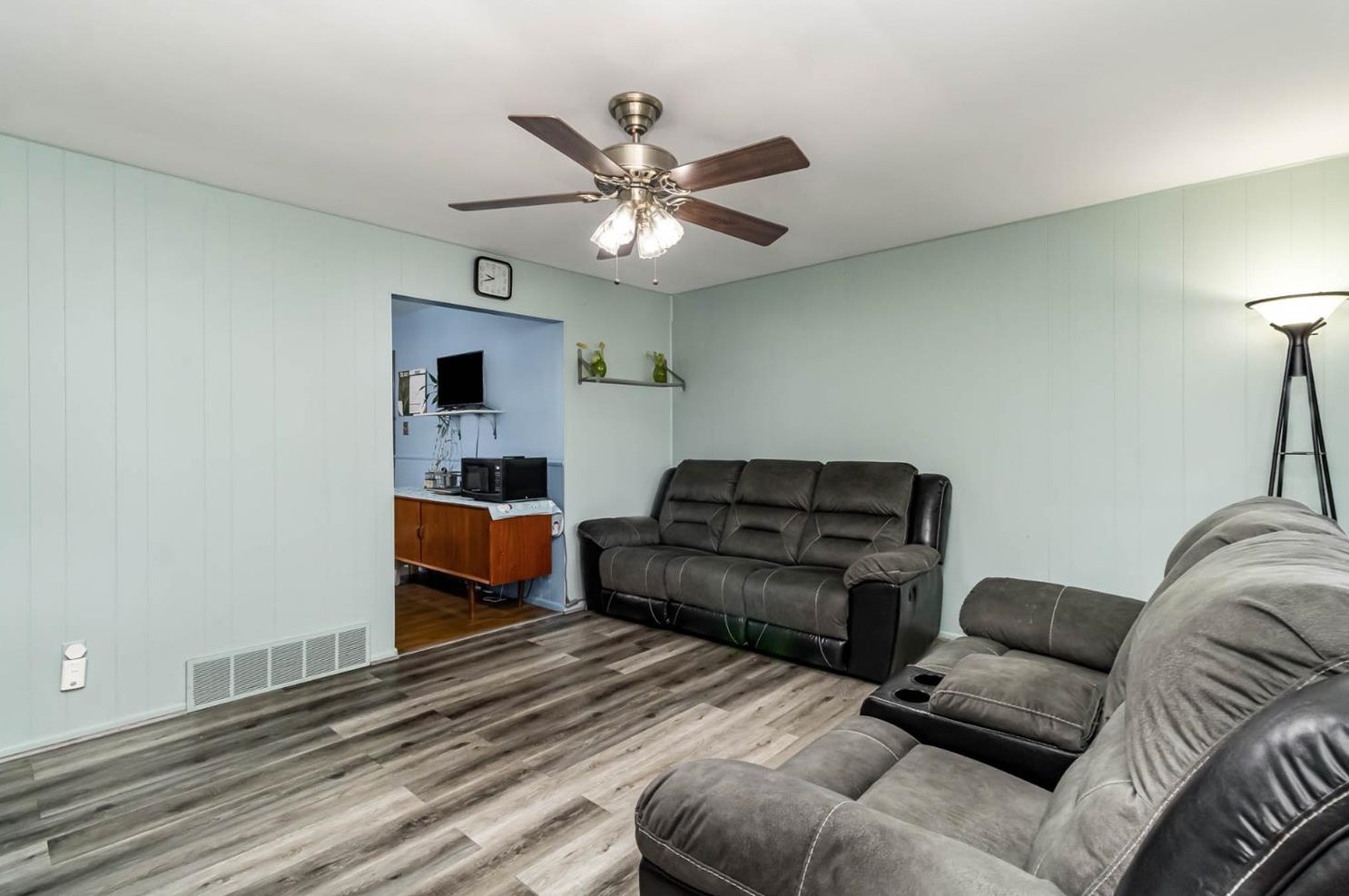 5287 Royal Ave, Portage, IN 46368-3248
