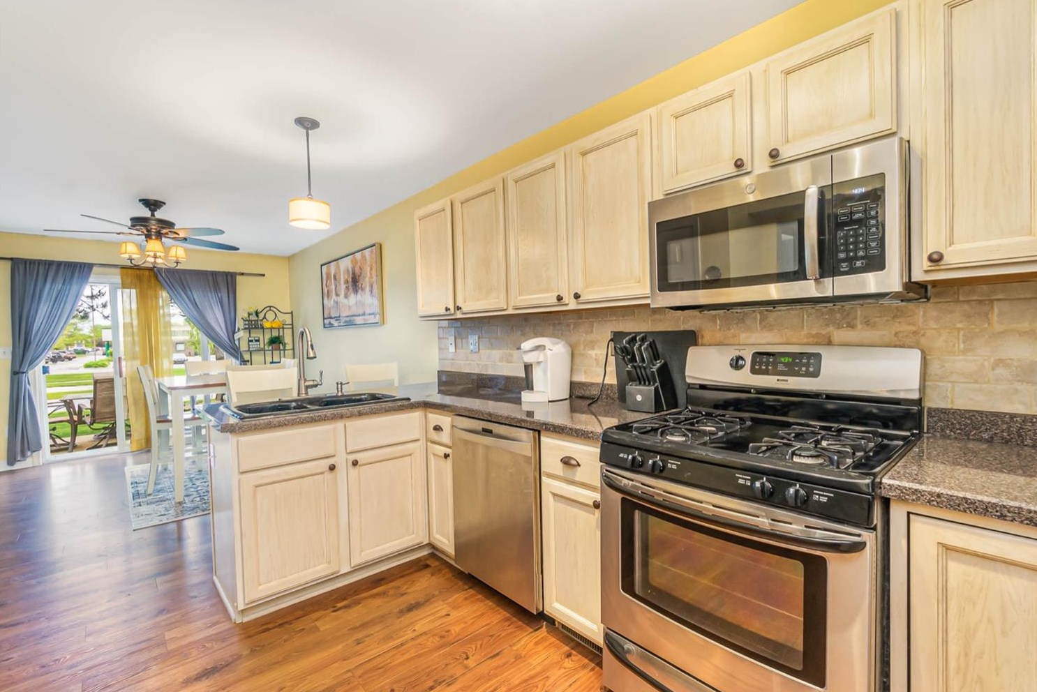 2221 Sandridge Ln, Dyer, IN 46311
