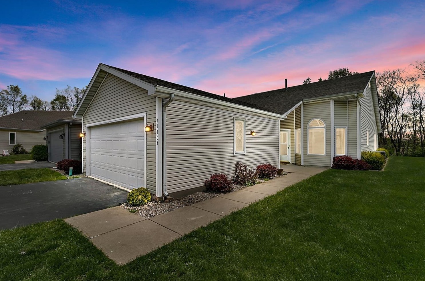 11304 Valley Dr, Dyer, IN 46373