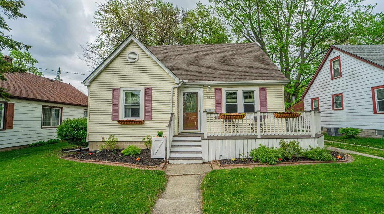 642 N West St, Crown Point, IN 46307