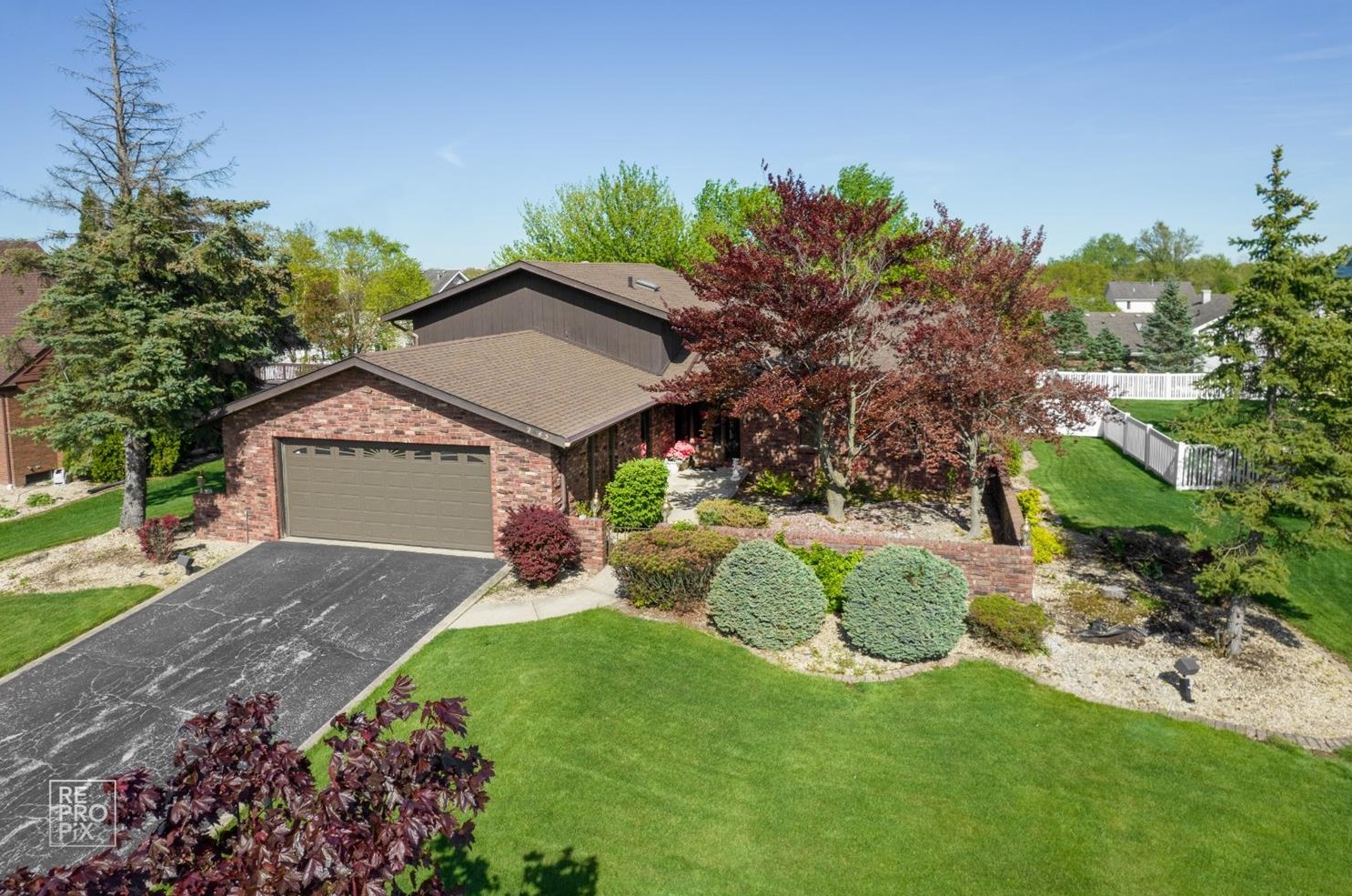 2665 Castlewood Dr, Dyer, IN 46311